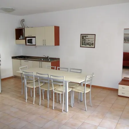شقة Large With Three Bedroom In بيبيوني